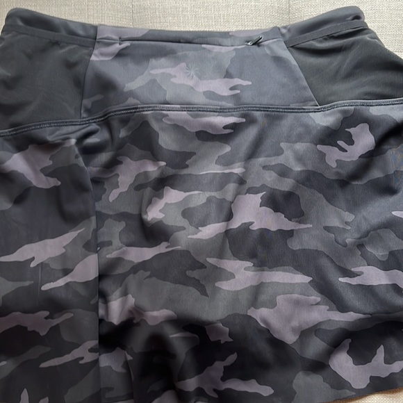 Athleta camo match point skort EUC - Picture 2 of 3